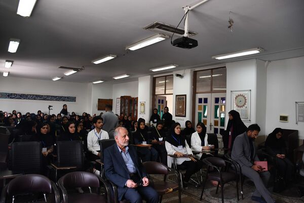 استقبال با شکوه از دانش‌آموز قهرمان و مربیان آموزش و پرورش عشایر فارس
