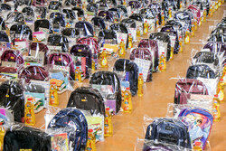 بسته نوشت‌افزار میان دانش‌آموزان کم‌برخوردار اهواز توزیع شد