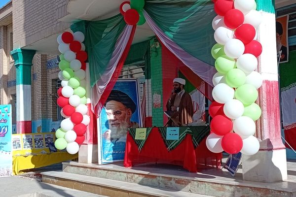 انقلاب اسلامی با "نه شرقی، نه غربی" مسیر پیشرفت ۴۰ ساله را در ۱۰۰ سال طی کرد