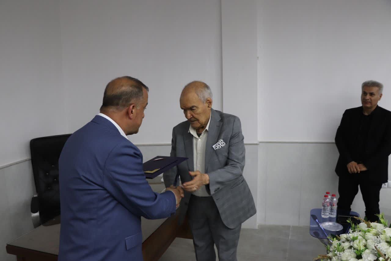 فرهنگ قدردانی از استاد در قاب خدمت با نامگذاری مجتمع پزشکی  توسط شاگردش 
