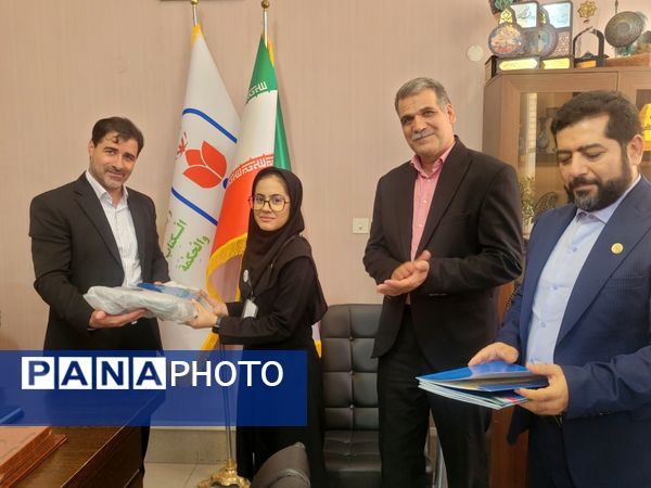 دیدار معاون پرورشی و فرهنگی اداره‌کل آموزش و پرورش استان اصفهان با اعضای مجلس دانش آموزی اصفهان