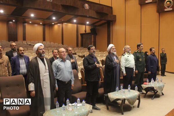 رونمایی از نخستین جلد دانشنامه دفاع مقدس استان قم