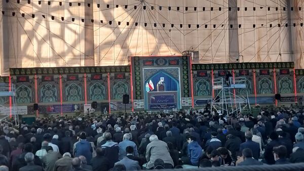 اقامه نماز باران و نماز جمعه به امامت آیت الله ابوالحسن مهدوی
