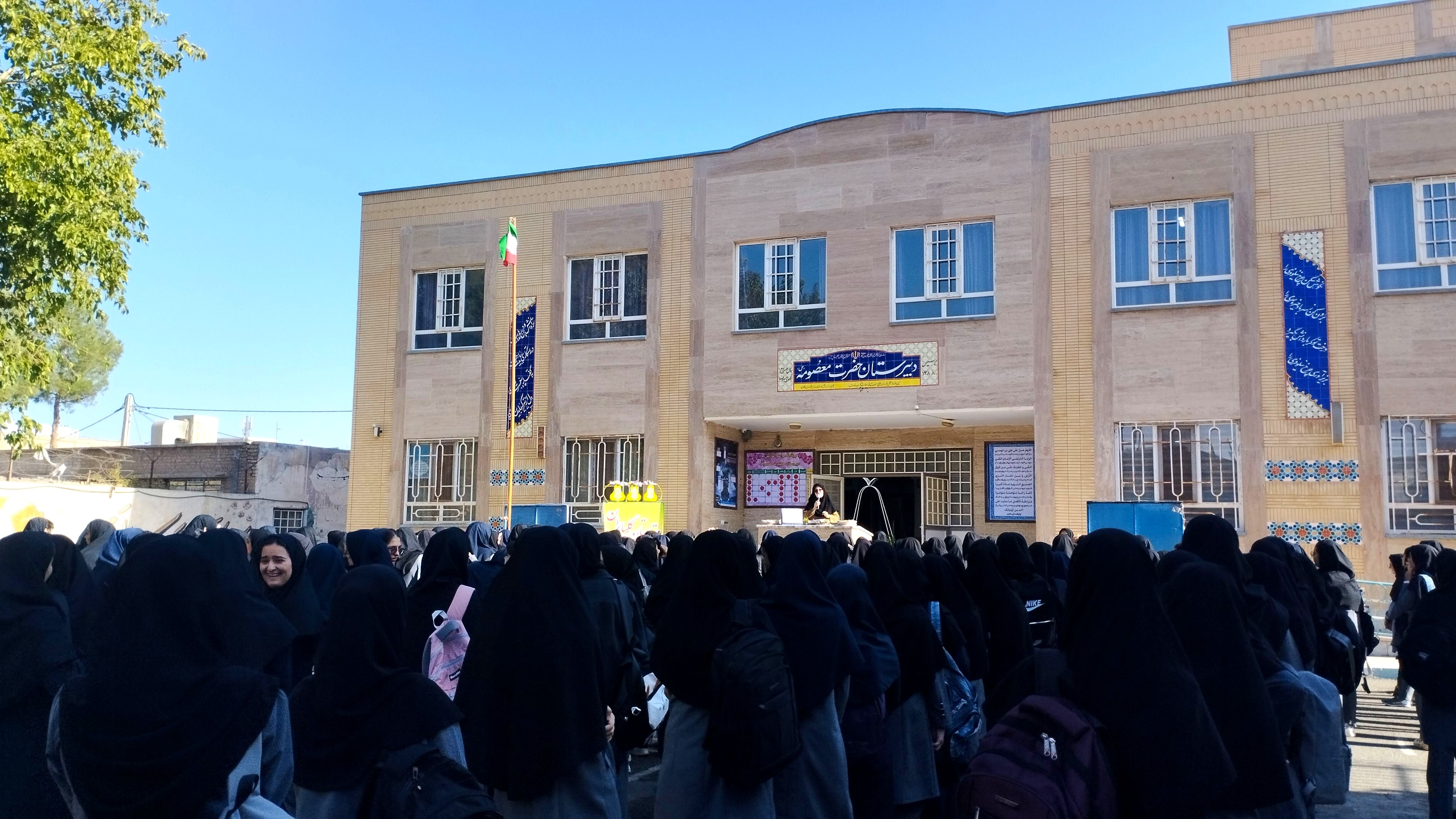 برگزاری مراسم عزاداری شهادت شهید سید حسن نصرالله در دبیرستان حضرت معصومه (س) شهرستان خلیل‌آباد