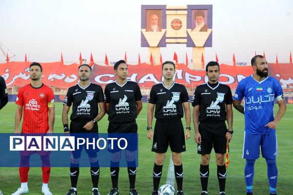 بازی تراکتور و استقلال در تبریز