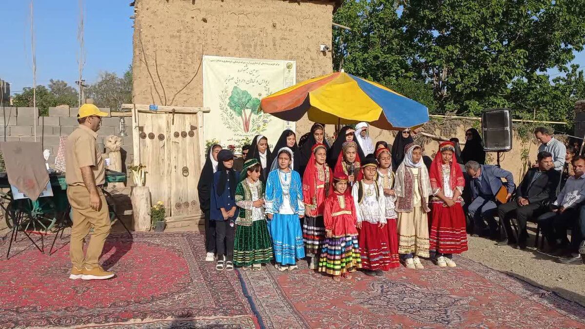 جشنواره‌ها هویت ایرانی و اسلامی را احیا می‌کنند 