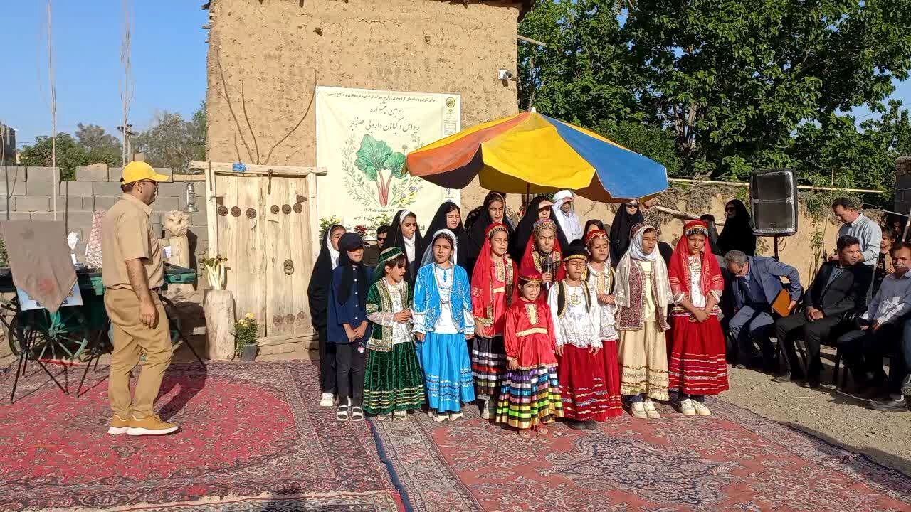 جشنواره‌ها هویت ایرانی و اسلامی را احیا می‌کنند 