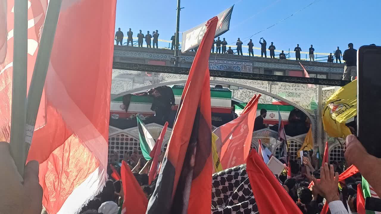 مشهد سیاه‌پوش شد؛ وداع پرشور مردم با رهبر
