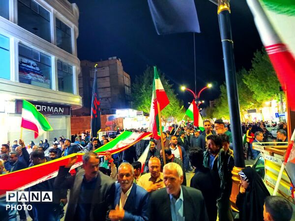 کودکان هم پای والدین در تجمعات شبانه