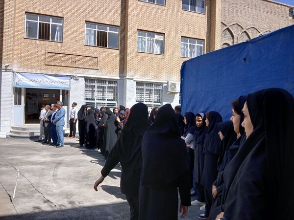  آیین تجدید میثاق دانش‌آموزان هنرستان امام حسن مجتبی (ع) با شهدای غواص دریادل