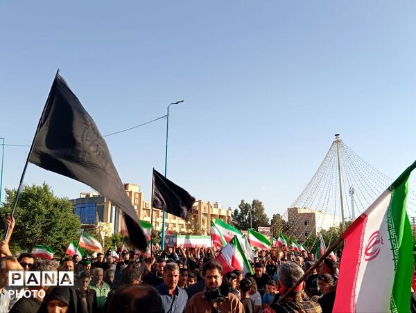 مراسم خاکسپاری شهیده دانش‌آموز «فاطمه موحدان» در یزد