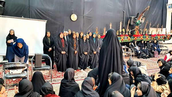 جشن نیمه شعبان در دبیرستان حضرت زینب (س)