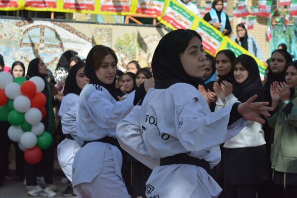 طنین زنگ انقلاب در بهارستان‌دو 