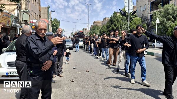 آیین عزاداری صبح تاسوعا در هیئت علی‌اکبر با حضور دانش‌آموزان