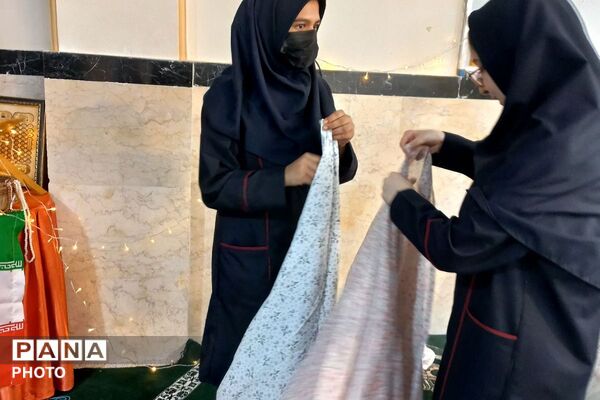 نماز جماعت در مدرسه پرنیان