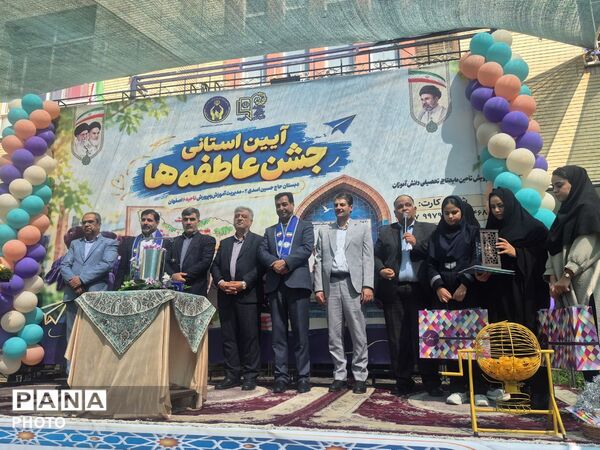 جشن عاطفه‌ها؛ روایت مهربانی و همدلی در دبستان دخترانه حاج حسین اسدی ناحیه ۶