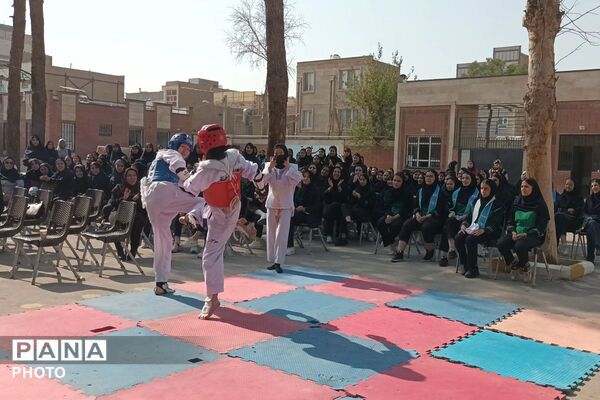 طنین زنگ هفته تربیت‌بدنی در هنرستان تلاش قرچک با اجرای برنامه‌های ورزشی و فرهنگی