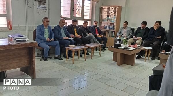 نمایشگاه اقتصاد مقاومتی و صنایع دستی هنرجویان هنرستان حضرت زهرا (س)
