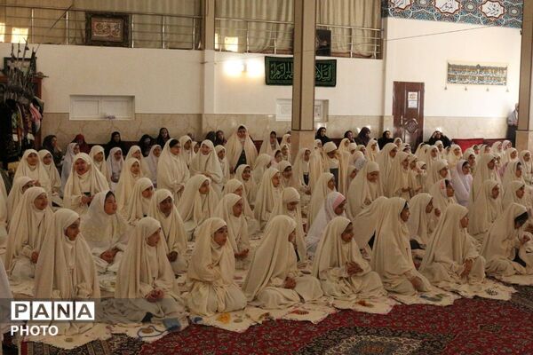 آغاز مسیر بندگی؛ جشن تکلیف دانش‌آموزان دختر فیروزکوهی