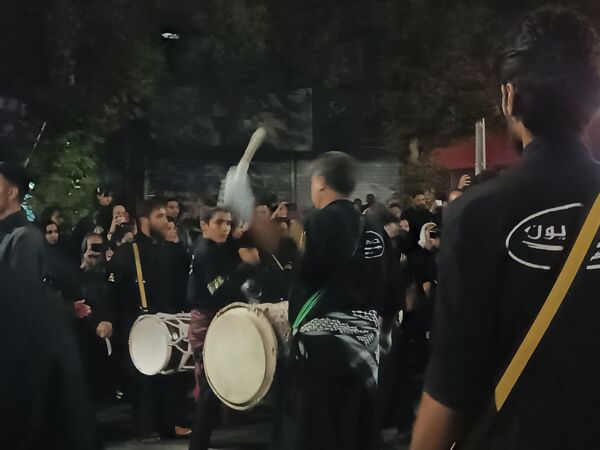مراسم عزاداری شب عاشورا در خیابان‌های نیشابور 
