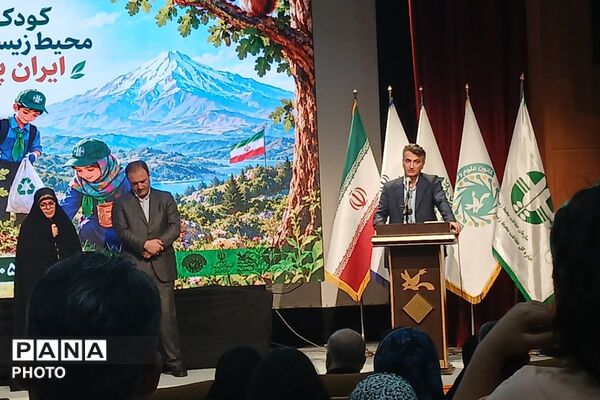 تجلیل از برگزیدگان پویش قصه‌نویسی ماکان نصیری