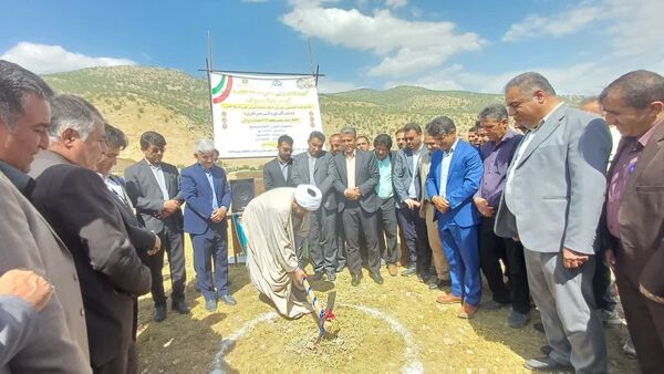 آیین کلنگ‌زنی مدرسه 12 کلاسه در دیشموک 