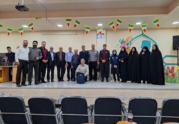 تجلیل از  دانش‌آموزان برتر پسر متوسطه اول و دوم با هدف توانمندسازی دانش‌آموزان ناحیه ۴