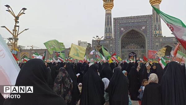 چهل هزار نوجوان بامشتهای گره کرده