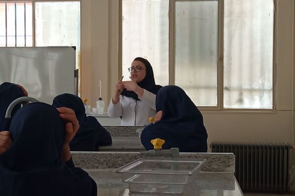 بازدید دانش آموزان دبیرستان حضرت ولیعصر (عج) ناحیه یک ری از پژوهش‌سرای رازی 