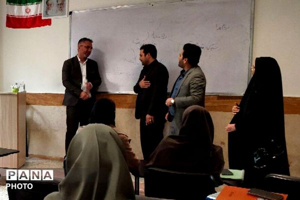  جلسه ضمن خدمت در دبیرستان نمونه‌دولتی ولایت بهارستان‌دو