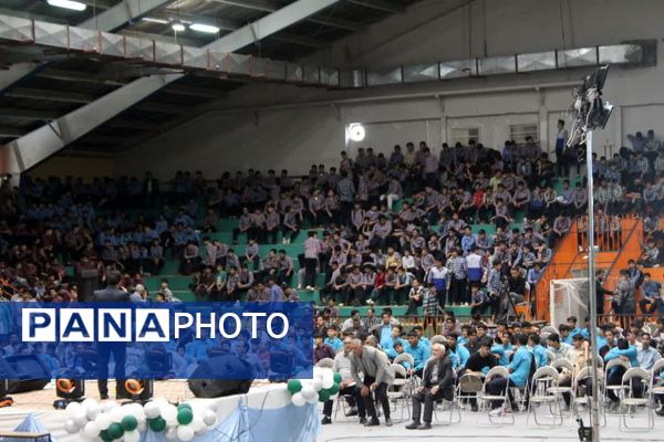 اجتماع دانش‌آموزی به‌مناسبت ولادت شهیدابراهیم هادی در یزد