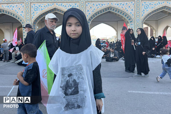 مشهد در سوگ؛ بدرقه باشکوه رهبر شهید انقلاب در جوار بارگاه رضوی
