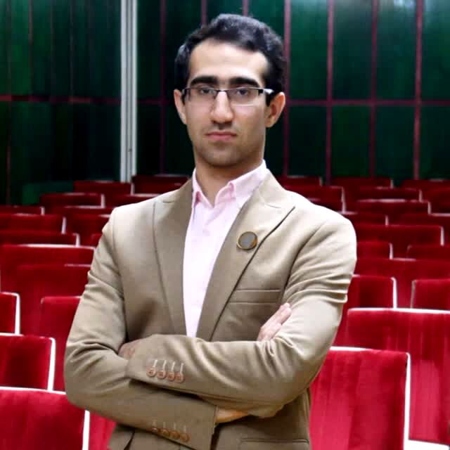 جلسه دانشجویان با مسئولین نباید با چاپلوسی و تملق، خدشه‌دار شود