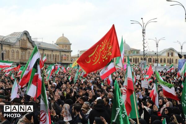همدان یکپارچه در خروش بیعت با امام