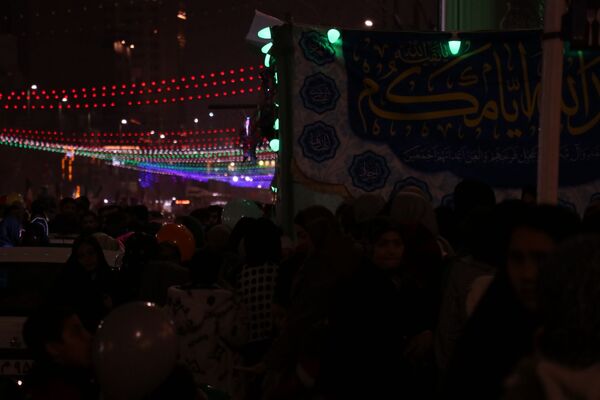 خیابان امام رضا(ع)  مشهد مملو از جمعیت در جشن باشکوه شب نیمه شعبان