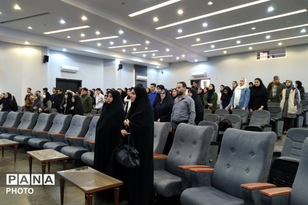 تقدیر از برگزیدگان استانی و منطقه‌‌ای مسابقات علمی پژوهشی 