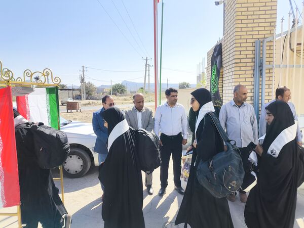اعزام دانش‌آموزان دختر مدارس سندرک به مناطق عملیاتی جنوب کشور