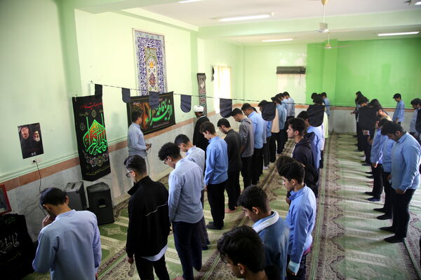 مراسم عزاداری ایام فاطمیه توسط دانش‌آموزان تنگستانی