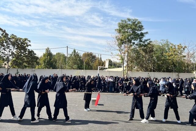 شور و نشاط ورزشی دانش‌آموزان دبیرستان شهید تیمسار فلاحی ناحیه 1 کرج در روزهای بازگشایی مدارس