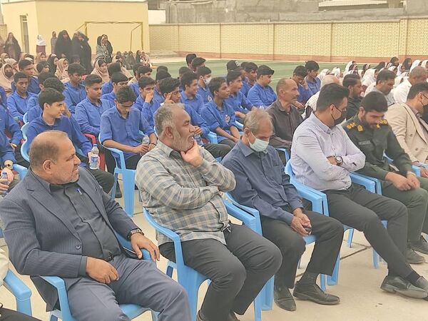 دانش آموزان امروز پرچم داران استقلال و عزت فردا 