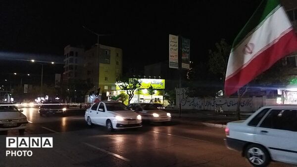 پرچم های ایران و حزب الله  بر فراز شهر نیشابور 