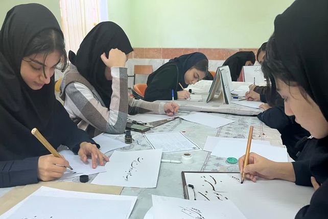 مسابقات فرهنگی‌ هنری با استقبال هنرمندان و دانش‌آموزان برگزار شد