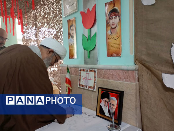 جلوه‌هایی از انس و ارادت دختران دانش‌آموز مدرسه انقلاب اسلامی۲ قم به شهیدان