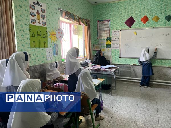 بازدید تیم کارشناسی اداره‌کل آموزش و پرورش استان یزد از واحدهای آموزشی خاتم 