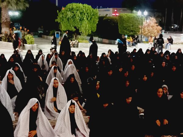 برپایی نماز جماعت در آرامگاه شهید مدرس 
