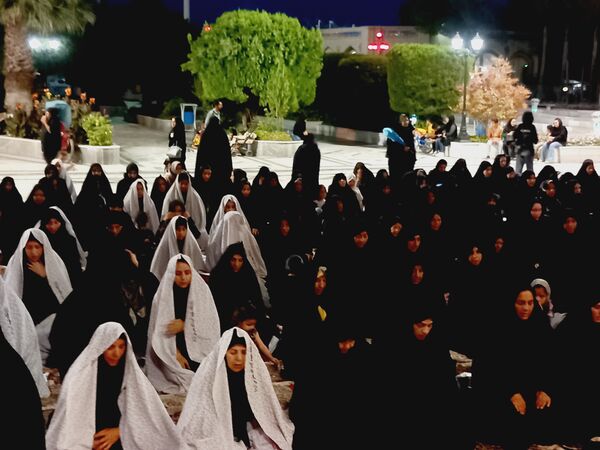 برپایی نماز جماعت در آرامگاه شهید مدرس 