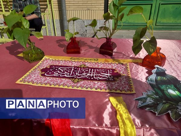 برپایی چایخانه به مناسبت میلاد امام عصر(عج)در دبیرستان نمونه وکیلی ۱۰