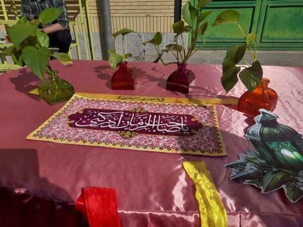 برپایی چایخانه به مناسبت میلاد امام عصر(عج)در دبیرستان نمونه وکیلی ۱۰