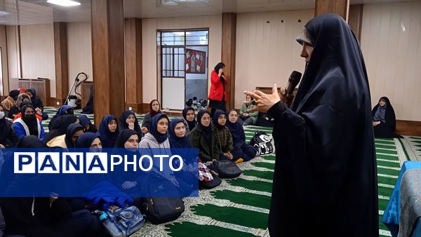 کارگاه راز جذابیت دختران در دبیرستان نورالهدی تبادکان