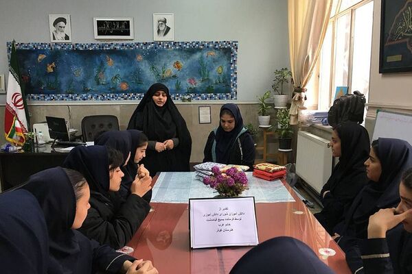برپای ایستگاه صلواتی به‌مناسبت شهادت حضرت فاطمه (س) در هنرستان کوثر ناحیه یک شهرری